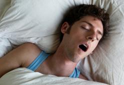 Vi svegliate già stanchi? Usate il calcolatore di sonno 
