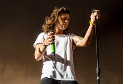 Harry Styles come David Bowie e i Queen? Le voci sul suo album da solista