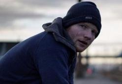 Ed Sheeran: 8 settimane di carcere a una fan, colpa di “Shape of You”!