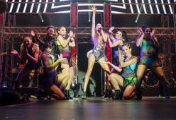 Tini trionfa in Italia: “Milano, canta con me”