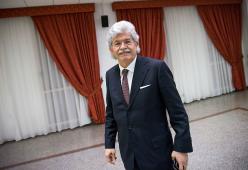 Antonio Razzi vuole riaprire le case chiuse: “diminuirebbero la violenza sulle donne”