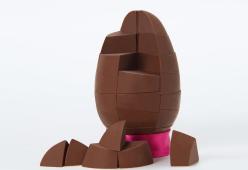 Per Pasqua arriva il primo uovo completamente pieno di cioccolato