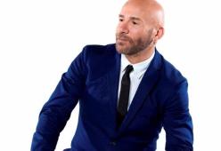 Mario Venuti, ospite in diretta ai Friends, ci presenta l'ultimo album “Motore di vita”, anticipato dal singolo “Caduto dalle stelle”
