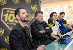 Il regista Alessandro D'Alatri, il cast di "The Startup" e l'autore della colonna sonora Nesli nella Casa di Max Brigante