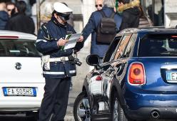 Italiani al volante, sempre di fretta e senza cinture