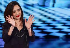  Ambra Angiolini compie 40 anni e confessa: “Vorrei altri figli, ma con chi?”