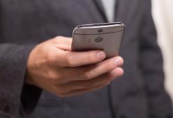 Lo smartphone può causare il tumore: ecco la sentenza shock