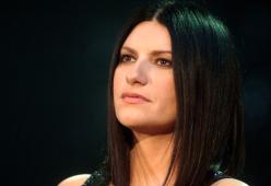 La felicità di Laura Pausini per la medaglia degli Emmy