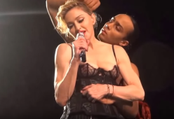 Celebrità, quando i momenti sexy sono imprevisti