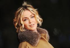 Paola Barale: “Raz Degan? Non l’ho più visto. Adesso va bene la libertà”