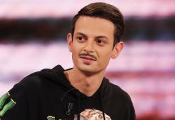 "Andiamo a comandare" di Fabio Rovazzi ora è stata tradotta in greco