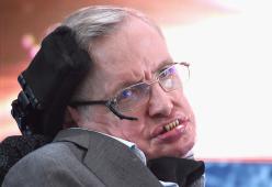 Stephen Hawking: in 100 anni potremmo estinguerci, necessario colonizzare altri pianeti