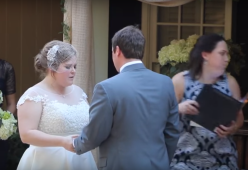 Video: vomita durante la promessa di matrimonio