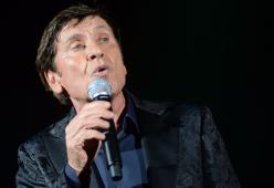 Concerto in strada per Gianni Morandi a Torino