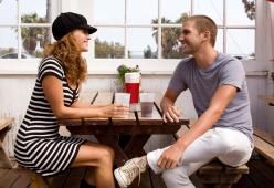 Ci si può innamorare durante la pausa pranzo? Il video