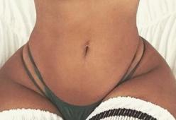 Tighbrow: la nuova tendenza Instagram della piega tra le cosce