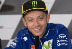 Paura per Valentino Rossi: cade in moto, ricoverato