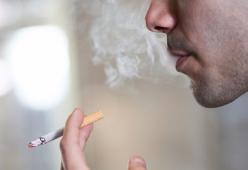 A Milano si fuma per piacere, a Roma per combattere lo stress quotidiano