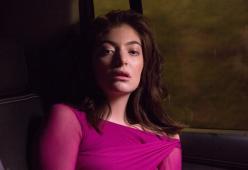 Lorde compra uno smoothie e invita la cameriera al suo concerto