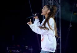 Ariana Grande canta "Somewhere Over the Rainbow". Guarda la performance da brividi