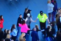 One Love Manchester: i balli dei poliziotti con i bambini diventano virali