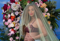 Beyoncé partorirà in casa