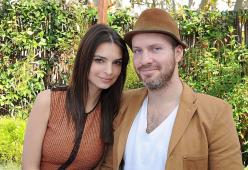 Il fidanzato della Ratajkowski? Ha la pancia e i peli!