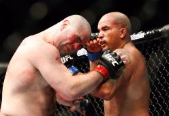 Tragedia nella boxe: il pugile Tim Hague muore dopo il combattimento