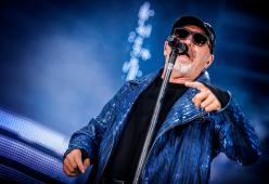 Vasco Rossi: ecco "XL 40 anni di canzoni", il libro che raccoglie tutti i suoi testi