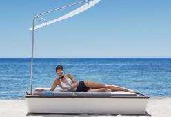 Mare: ecco il lettino super-accessoriato con Wi-Fi e nebulizzazione per il viso