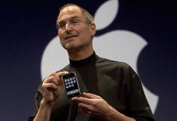 Auguri all’iPhone! Oggi lo smartphone di Apple compie 10 anni