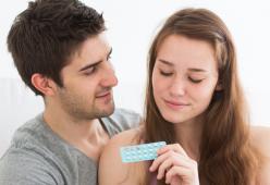 Sesso: le donne che usano contraccettivi lo fanno più spesso

