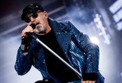Vasco Rossi, flash mob da record con lancio di reggiseni al "Modena Park" 