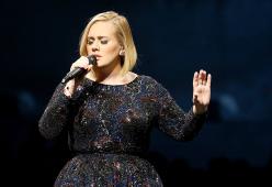 Adele e i suoi ultimi concerti a Londra: "Non so se andrò di nuovo in tour. Volevo concludere a casa"