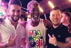 Scambiato per Morgan Freeman: un turista vive una settimana da divo