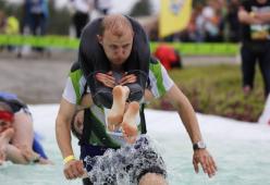 Trasportare la moglie in spalla correndo: in Finlandia c’è il campionato mondiale