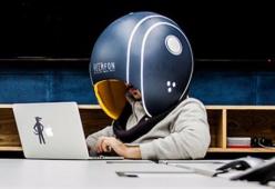 Troppe distrazioni in ufficio? Ecco il casco contro colleghi e rumori molesti