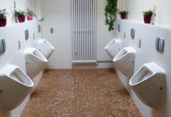 Bagni pubblici: ecco gli orinatoi che non schizzano!