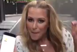 Anastacia si scatena con "Occidentali’s Karma"
