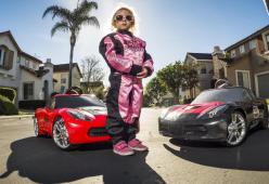 Lila Kalis, la bambina prodigio che ha imparato prima a guidare che a camminare