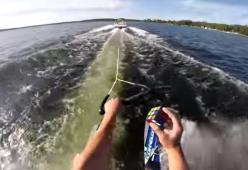 Video: risolve il cubo di Rubik in 2 minuti mentre fa sci d’acqua