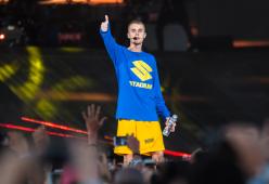 Justin Bieber annulla il suo tour (e forse apre una chiesa)