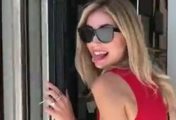 Disavventura per Chiara Ferragni: sbatte contro la porta del suo primo negozio a Milano, il video