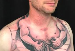 Inghilterra, lo strano tatuaggio di un camionista fa il giro del web! Ecco le foto 