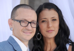Chester Bennington, la ex moglie è "disgustata" dal funerale