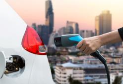 Addio alle auto a benzina e diesel nel 2040, si passa alle elettriche. La decisione del Senato
