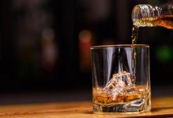 Svizzera, turista cinese spende oltre 8mila euro per un bicchiere di whisky