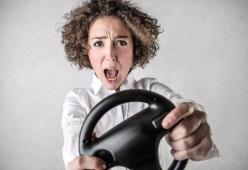 Donne al volante? Sono meno pericolose degli uomini!