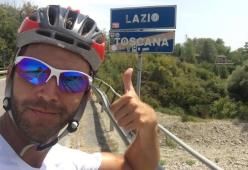 Fa 550 chilometri in bici per riconquistare la ex. Ma lei lo rifiuta