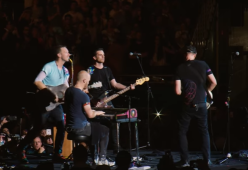 I Coldplay suonano "Houston", inedito dedicato alle vittime dell'uragano Harvey 